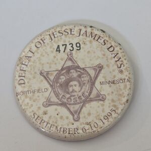 1995 Defeat Of Jesse James Days Northfield, MN Vintage Pinback Button